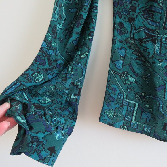 STONE COLD FOX 100% Silk Holloway Top in Green Carpet Boho Aztec - Size XS - Picture 11 of 14